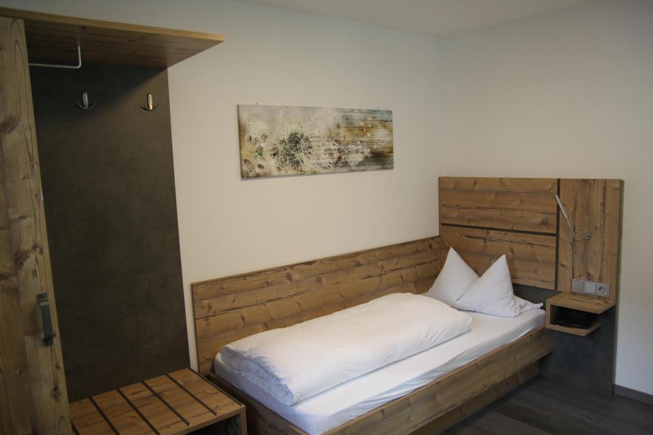 Hotel-Gasthof Zur Post Velburg Extérieur photo