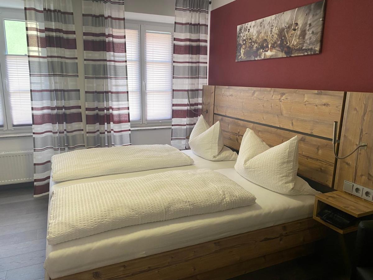 Hotel-Gasthof Zur Post Velburg Extérieur photo