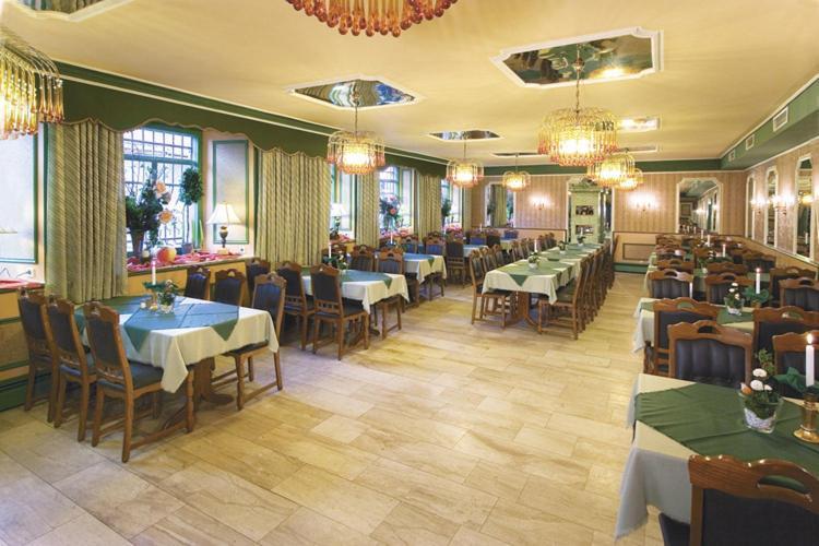 Hotel-Gasthof Zur Post Velburg Extérieur photo