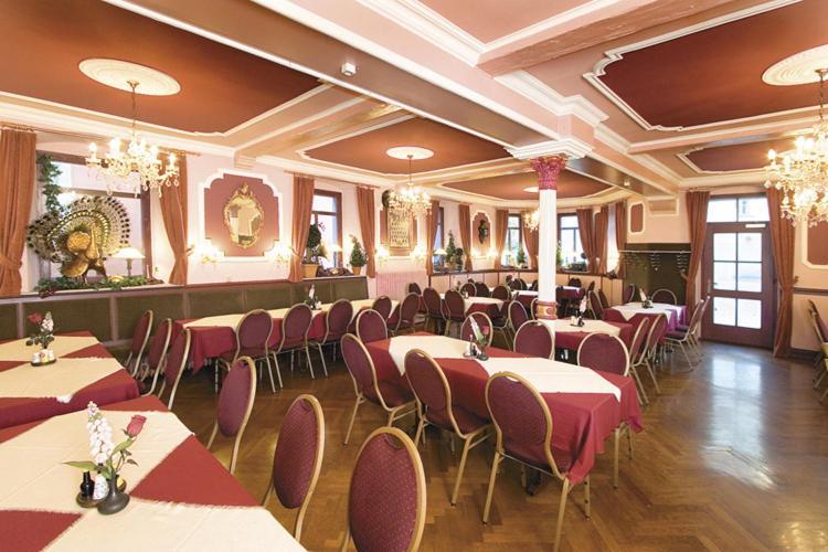 Hotel-Gasthof Zur Post Velburg Extérieur photo